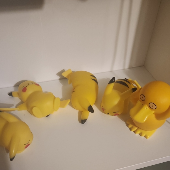 5 for $45 Pikachu night light - Picture 1 of 4